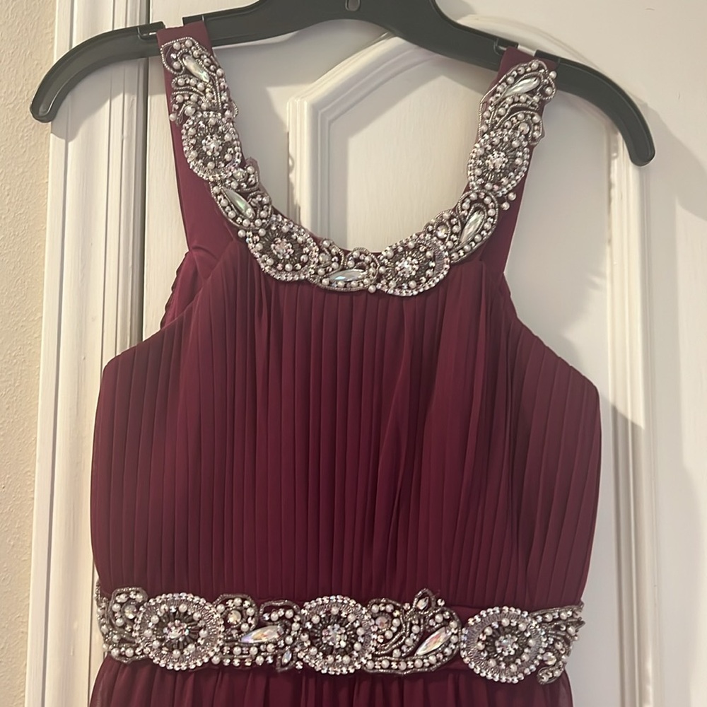 Exquisite evening gown. Worn once on cruise for 2 hours. Size 5. Embellished top